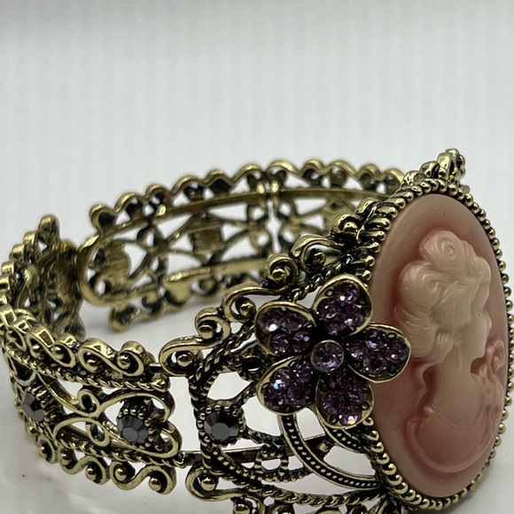 Vintage Victorian Florenza Cameo Bracelet 🌹 - Picture 3 of 5
